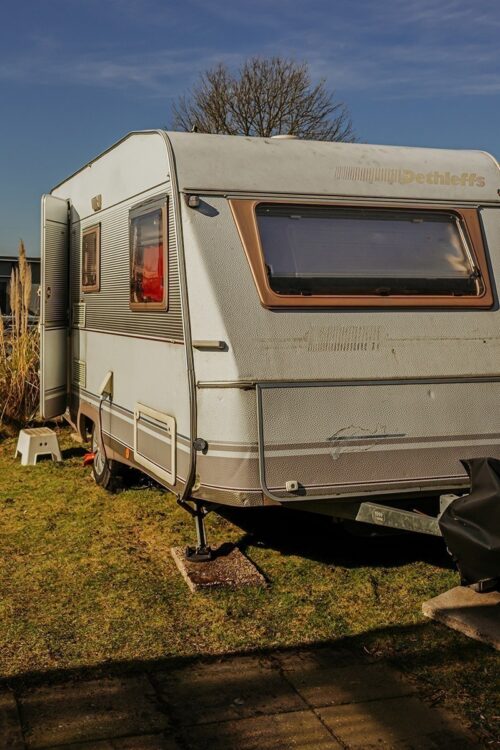 Plötzlich Wohnwagenbesitzer in 3, 2, – und der Campingwahnsinn startet